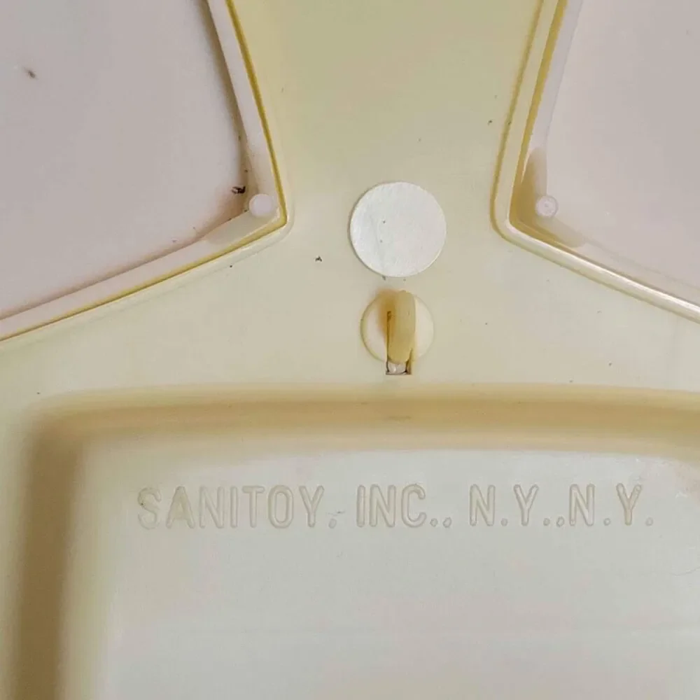 NIP Vintage Sanitoy Nursery Needs No. 1491 Plastic Jar Set with Comb and Brush